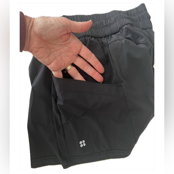 Sweaty Betty Circuit Workout Shorts XS - 2” inseam, inner liner/undershort - Picture 4 of 9